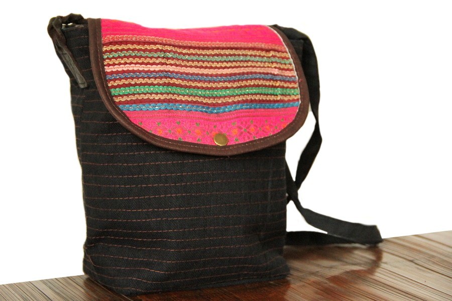 Petit sac noir ?� bandouli?�re avec cuir pour femme