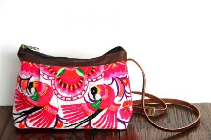 Sac artisanal brodé fait main