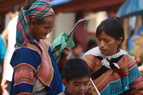 vetement traditionnel hmong