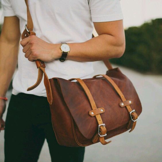Un sac à main pour homme très classe et masculin